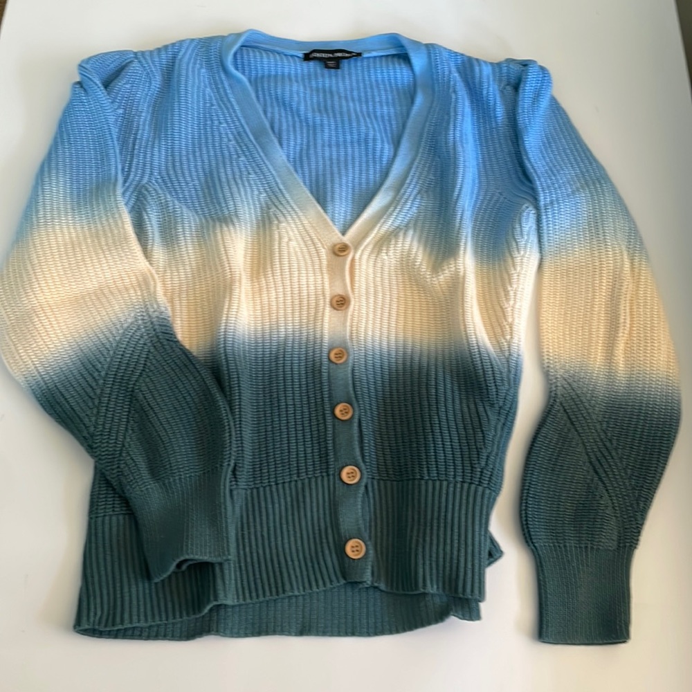 NWOT 🌀Boston Proper 🌀Tie Dye Button-up V-neck Sweater